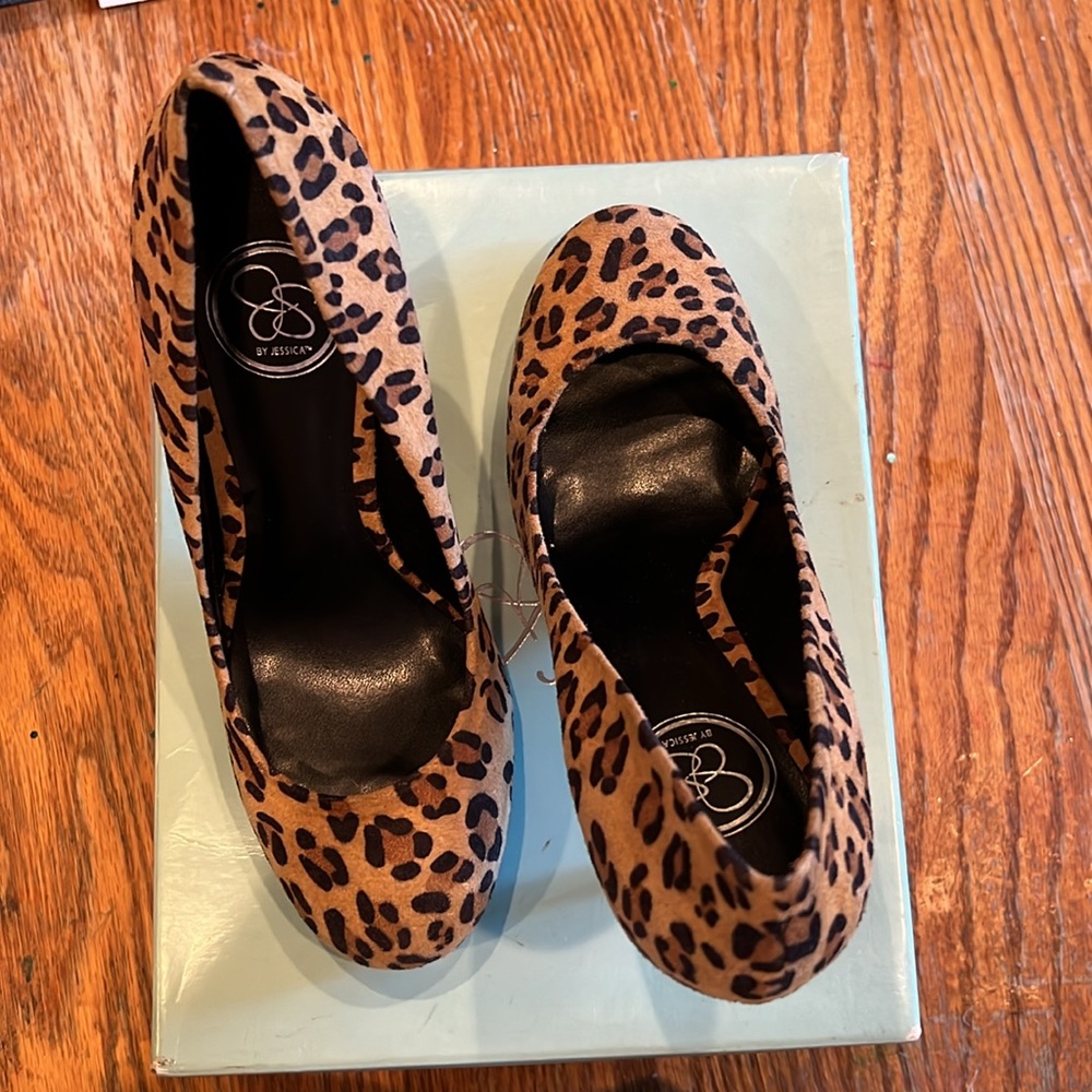 Jessica Simpson leopard print heels - Picture 3 of 4